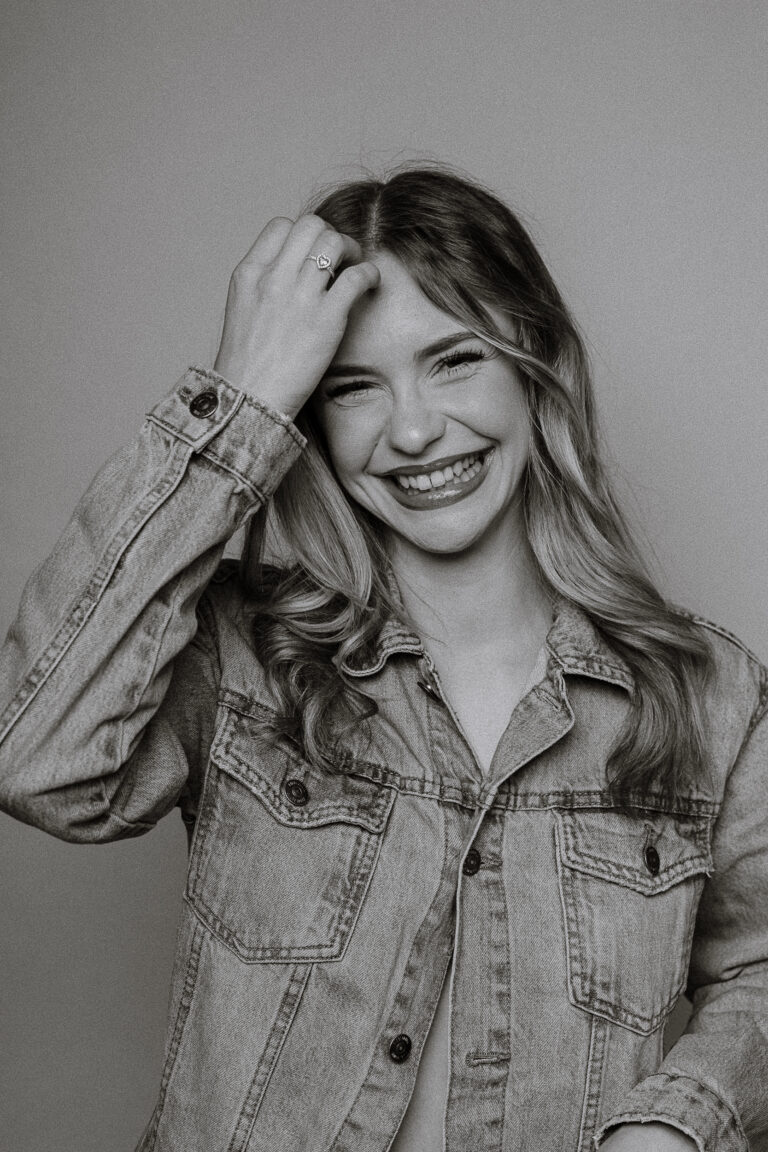Portrait féminin au studio.